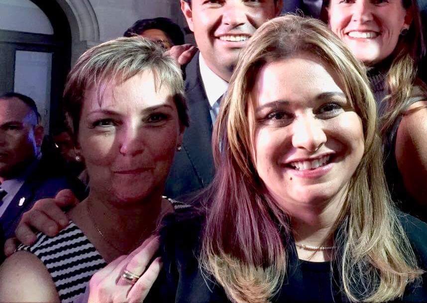 Felicito a mi amiga <a href="/MaruCampos_G/">Maru Campos</a>, gran mujer que hoy tiene en sus manos la responsabilidad de Chihuahua. Segura estoy que realizará un gran trabajo. Un abrazo