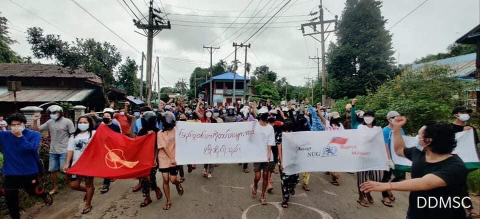 spring_2021's tweet photo. Tanintharyi Division, Dawei District, hundreds of people from Laung Lone Township marched on the streets and protested against the military dictatorship.

#DefensiveWarForDemocracy
#Sep9Coup
#WhatsHappeningInMyanmar https://t.co/L4aknH5Do8