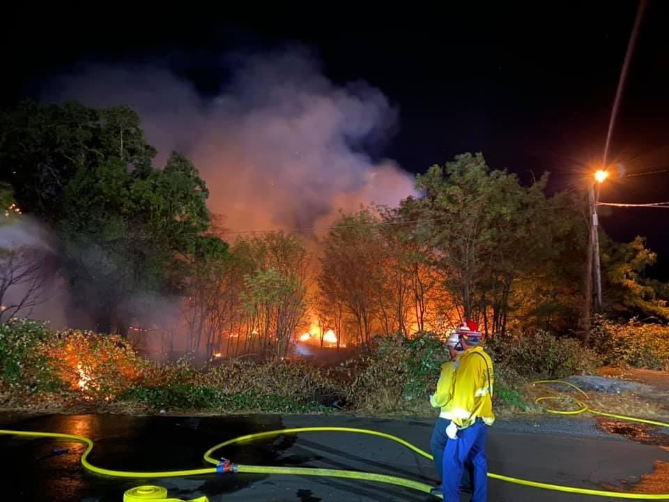 CRFR4700's tweet photo. Fire crews are on the scene of a very large brush fire that is threatening structures on Columbia Blvd. in St. Helens behind El Tapatio. We have multiple resources on scene - avoid the area and surrounding areas for public safety purposes. We will post more as we can. https://t.co/XQaBSJA7We