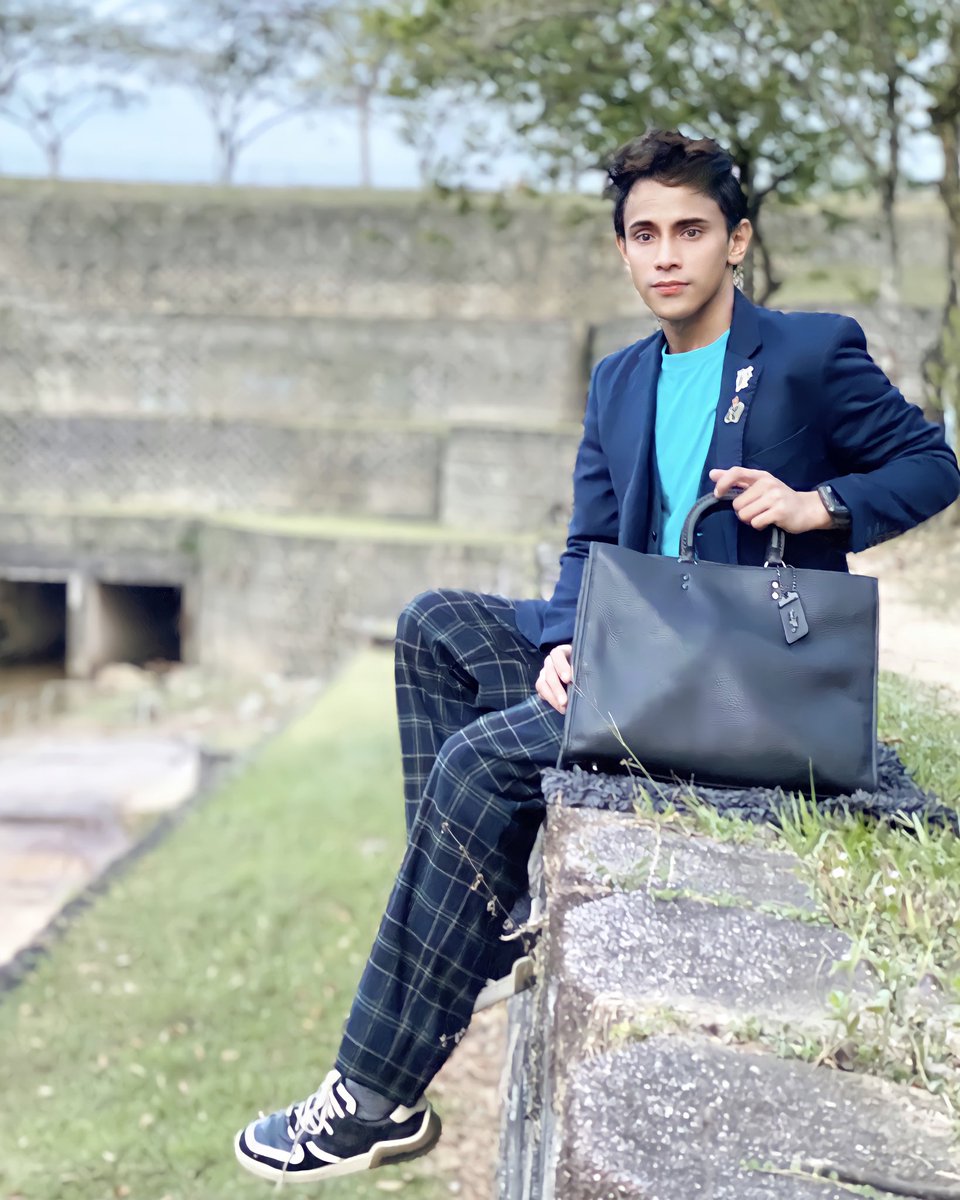 AshravDaud's tweet photo. “A man with briefcase can steal millions more than any man with a gun” - Don Henley 
💼
#CoachStoreKOL
#Coach
#CoachNY
#CoachRogue
#RogueBrief
#CoachSignatureCCitysole
#CoachPlaidPajamaPants
#ASHmazing https://t.co/AYITmxIgaj