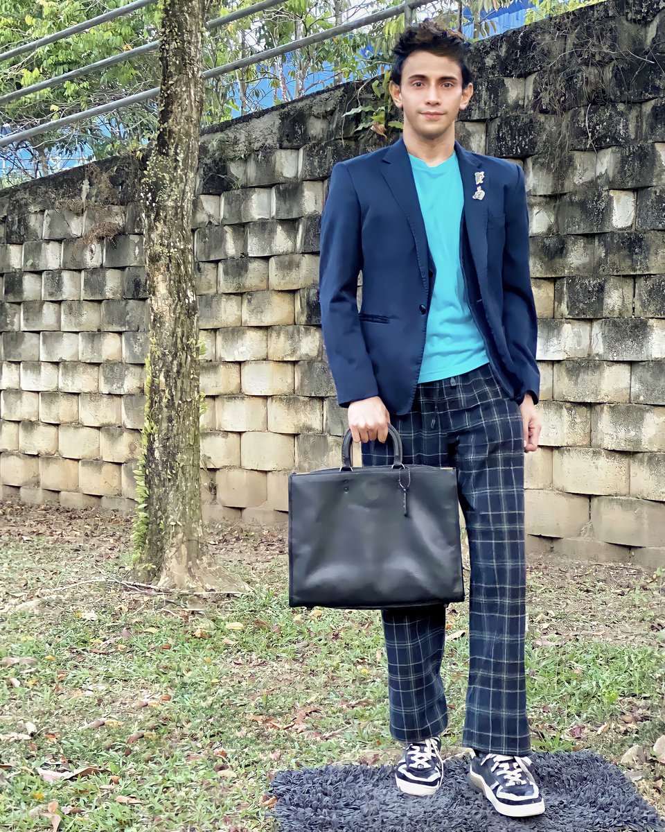 AshravDaud's tweet photo. “A man with briefcase can steal millions more than any man with a gun” - Don Henley 
💼
#CoachStoreKOL
#Coach
#CoachNY
#CoachRogue
#RogueBrief
#CoachSignatureCCitysole
#CoachPlaidPajamaPants
#ASHmazing https://t.co/AYITmxIgaj