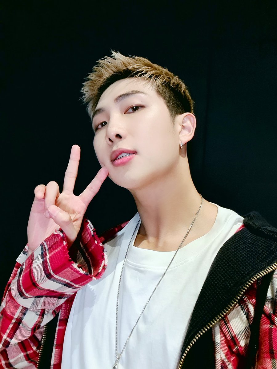PurpleARMY_PH7's tweet photo. [200909📸| #PermissiontoDance
@BTS_twt Youtube Selfie

#BTS
#방탄소년단 

(1/2)

-yeih https://t.co/lvGeRBj5RR