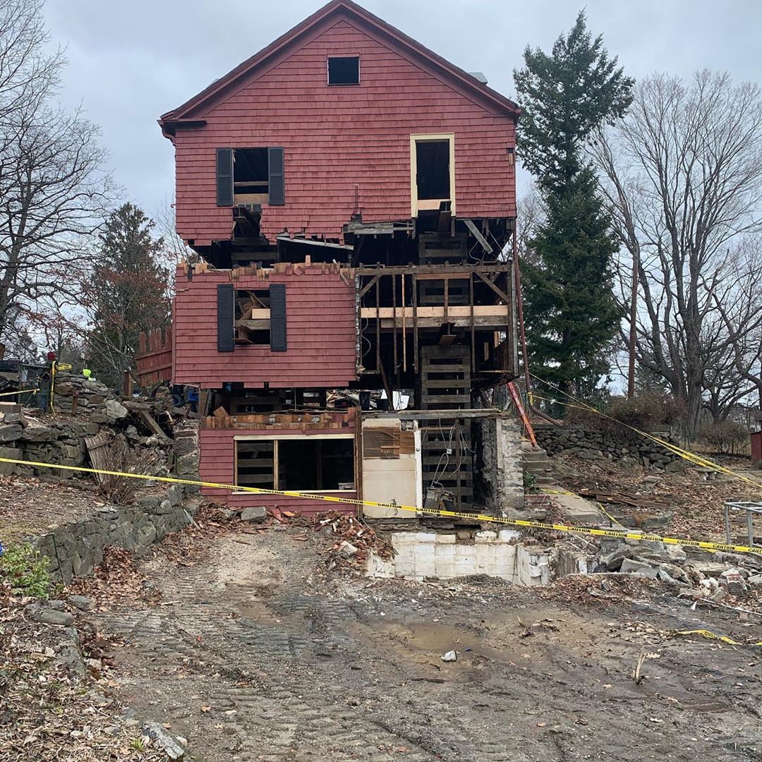 WAHouseMovers's tweet photo. Built in 1792, this historical home was in need of a new foundation as well as a first floor deck. 

📧Mail us: info@wabuildingmovers.com
📲Call Us: (908) 654-8227
#houseraise #housemove #houseraising #housemoving #bayhead #newjersey https://t.co/4vAnOFRPvc