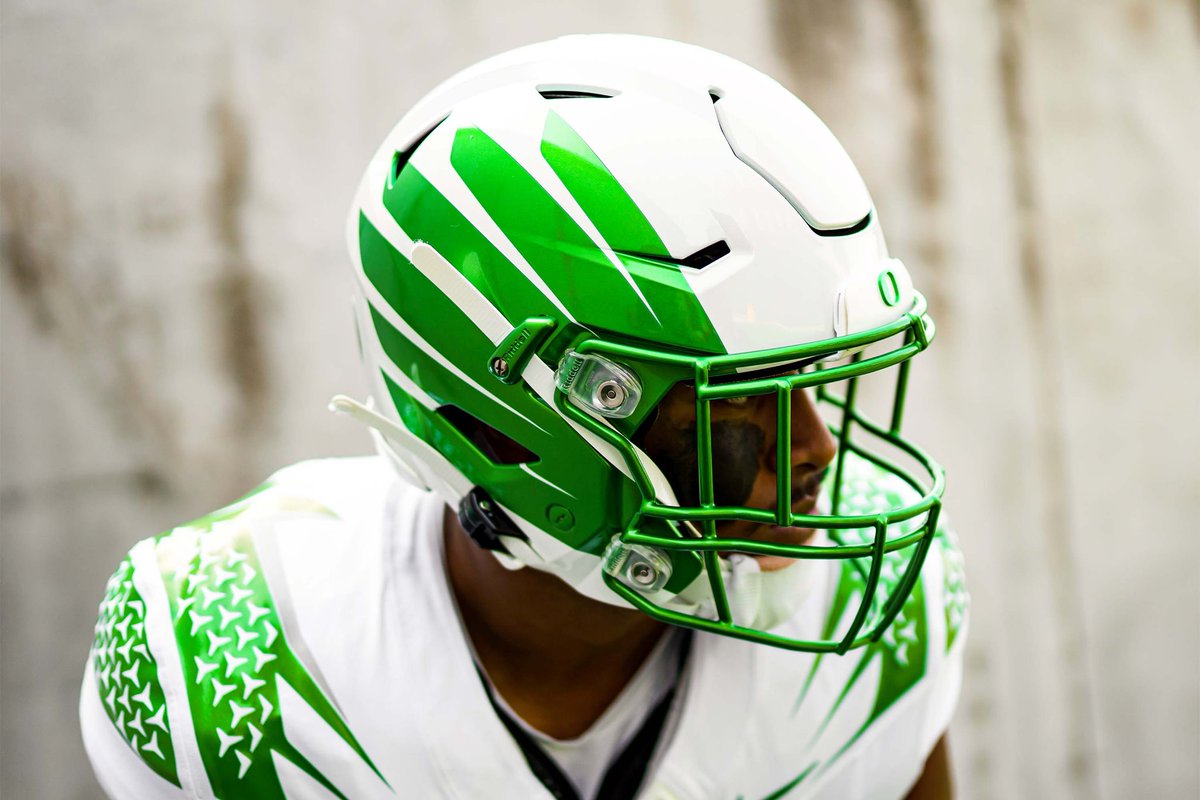 #11 Oregon wearing white against Ohio State.
