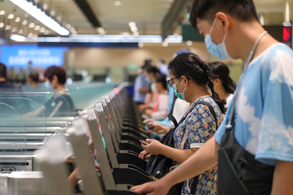 hkcd_HK's tweet image. A new #bordercheckpoint linking the #Macao SAR and the mainland's #Guangdong Province officially opened on Wednesday, injecting new impetus into deepening cooperation between the mainland and the SAR and advancing the development of the Greater Bay Area.