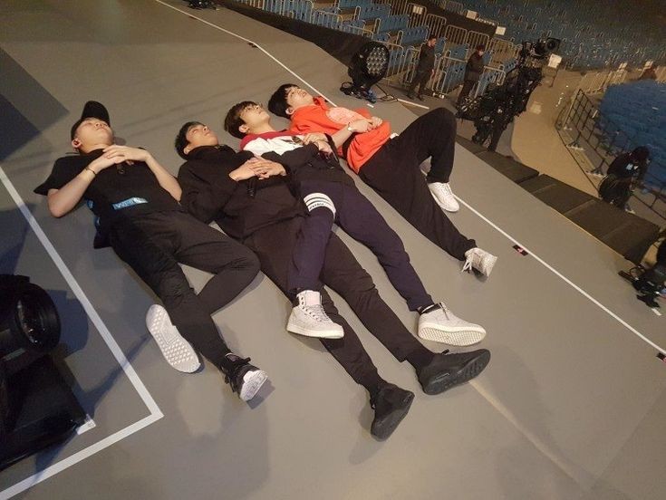 binichive's tweet image. — random seventeen pics in my gallery ; a thread @pledis_17