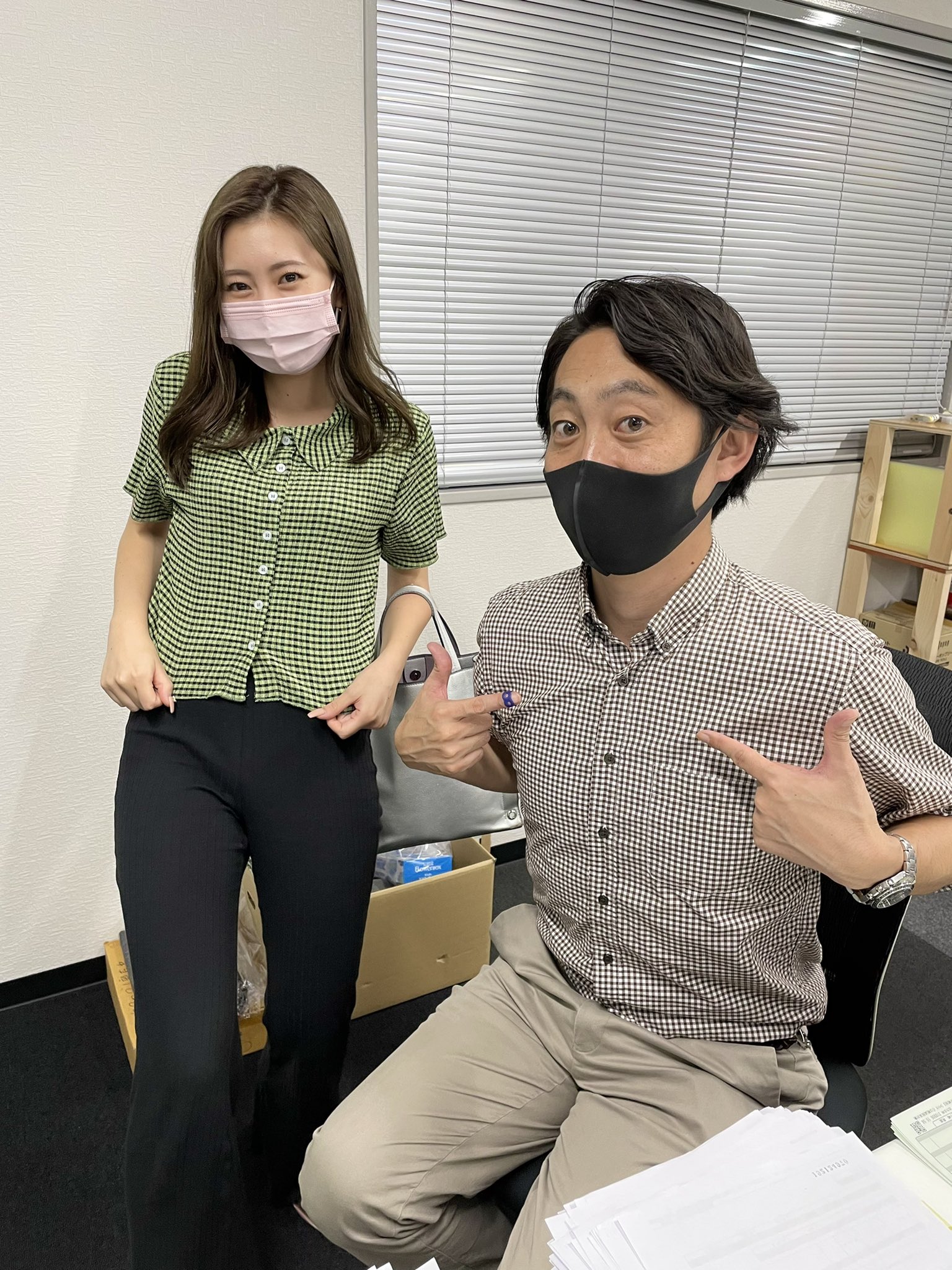 旭商工 商社人事のつぶやき 先日藤川さんとまさかのチェックかぶりしました 記念にぱしゃり 笑 女性は私服 男性は年中クールビズなのも我が社の魅力です 私服勤務 クールビズ ノーネクタイ 23卒と繋がりたい T Co Banoicbgrd Twitter