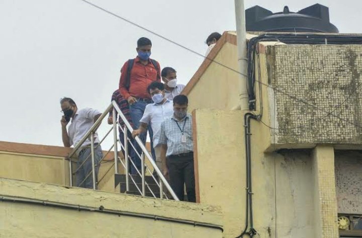 Snehal52956572's tweet photo. During the investigation CBI team went to terrace of so many times. Housemates were also interrogated so many times. Surely you have find some evidence there. You know the truth but not revealing it. Why @ips_nupurprasad mam ? Break your silence 🙏

Sushant Ko Nyay Do https://t.co/CrtySGrzud
