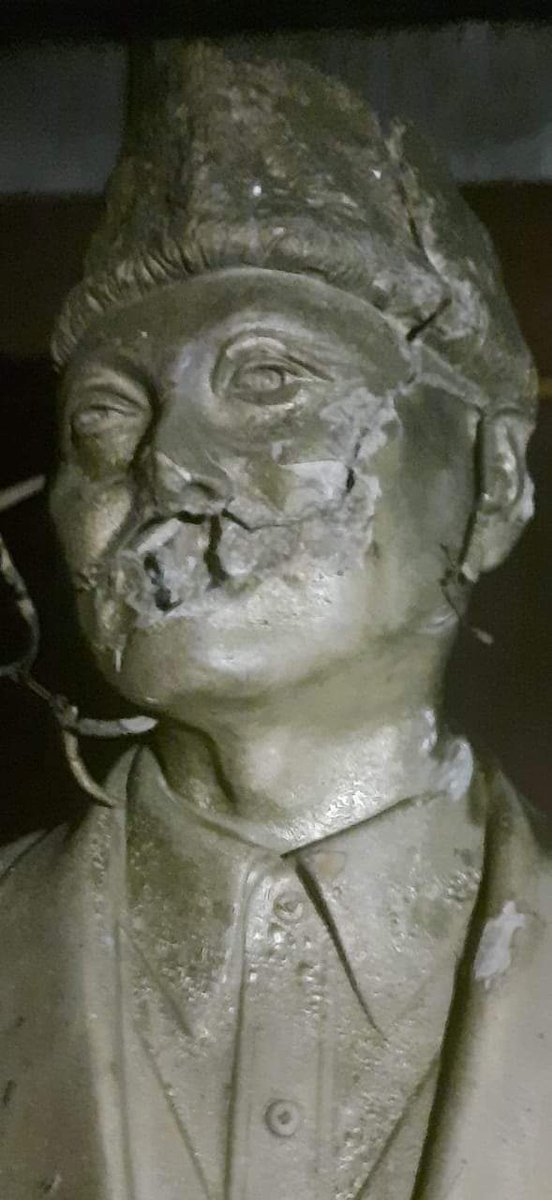 MayukhDuke's tweet photo. The BJP goons disfigured &amp; dishonoured the statue of the illustrious son of Tripura,people's leader Dasarath Deb.Unleashing unruly mobs to terrorise the people,even women &amp; elderly were not spared in the taliban style attacks unleashed by the fanatic goons.
#EndBJPsTripuraTerror https://t.co/Vz9Rx32Q6z