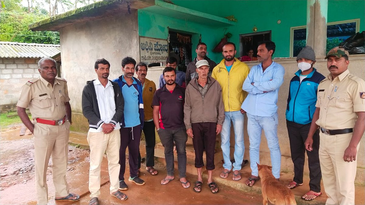 PsiYesalur's tweet photo. ಈ ದಿನ ಯಸಳೂರು ಠಾಣಾ  ಎ.ಎಸ್.ಐ ಮಂಜುನಾಥ್ ಸಿ ಎಸ್  ಮತ್ತು ಪಿ ಸಿ 348 ಗೋಕುಲ್  ರವರು ತಮ್�� ಬೀಟ್ ನಂ 12 ಹೊಂಗಡ ಹಳ್ಳಗೆ  ತೆರಳಿ 112 ERSS ವಾಹನ ಸೇವೆ, ಮಕ್ಕಳ ವಿವಾಹ ನೀಷೆಧ ಕಾಯಿದೆ,  POCSO, ಆನ್ಲೈನ್ (OTP)ವಂಚನೆ, ಮಹಿಳೆಯರ ಸಂಬಂಧಿತ ಕಾಯಿದೆಗಳ ಬಗ್ಗೆ ಮಾಹಿತಿ ನೀಡಿದರು. https://t.co/gqLfKZ9ynK