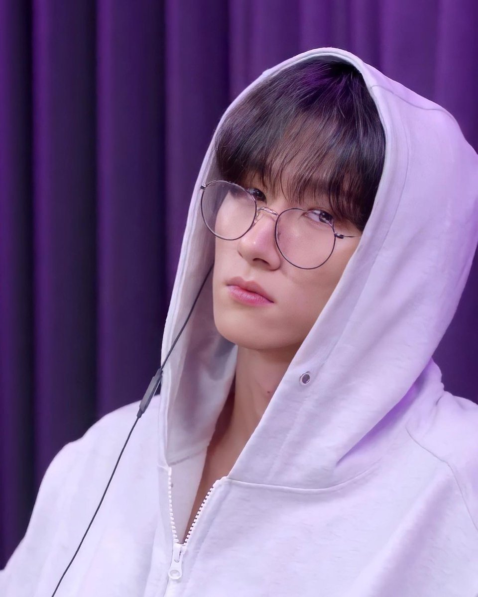 multibebe23's tweet photo. Changkyun is so beautiful in glasses 🤓🔥 https://t.co/fLVyvgc7zD