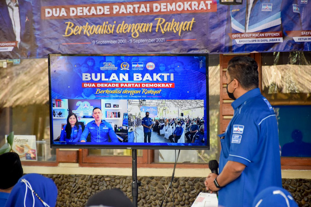 Dirgahayu <a href="/PDemokrat/">Partai Demokrat</a> 

Gebyar vaksinasi massal dan pembagian bantuan sembako bagi pedagang kecil dan masyarakat yg terkena dampak pandemi Covid-19 di Kab. Bandung bersama kang @dedeyusuf_1 

<a href="/AgusYudhoyono/">Agus Harimurti Yudhoyono (AHY)</a>
<a href="/BakomstraPD/">Bakomstra Partai Demokrat</a>
<a href="/herzaky_mp/">Herzaky Mahendra P</a>
#2DekadePartaiDemokrat 
#berkoalisidenganrakyat