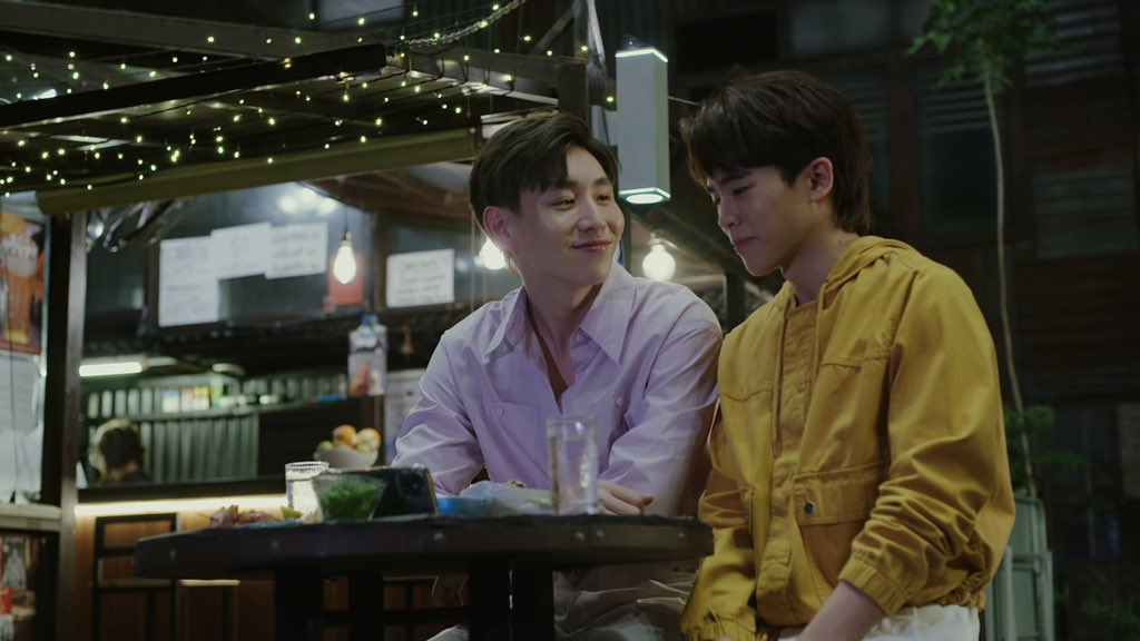luvmelikeCXOXO's tweet photo. i have this theory. do you think that these scenes are connected? team called mon when he's with thurs, and they mentioned they are having a food date. hmmm #YDestinyMonday #YDestinyThursday #กังกร #พราวของพี https://t.co/QROkbBC1UB