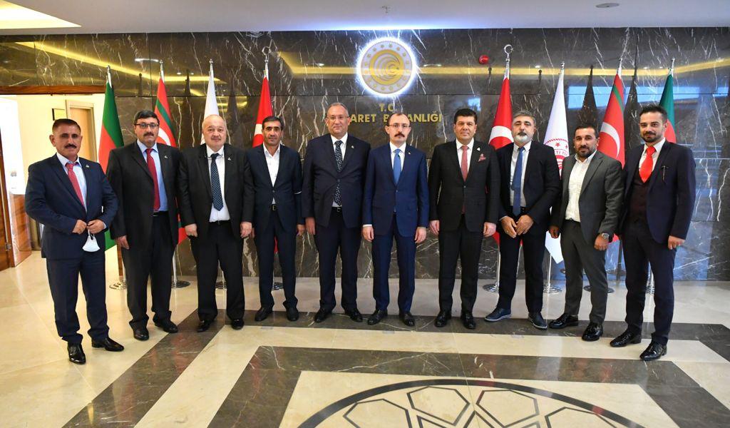 DAİB (@ihracatdaib) on Twitter photo Birlik Başkanımız <a href="/ethemtanriver/">Ethem Tanrıver</a> ve Yön.Kur.Üyeleri <a href="/ticaret/">T.C. Ticaret Bakanlığı</a> Bakanı Sayın Dr. <a href="/mehmedmus/">Dr. Mehmet Muş</a>’u makamında ziyaret etti.
Toplantıda Birlik ve bölge ihracatı yanında, Bakanımıza ihracata ilişkin sorunlar ve çözüm önerileri aktarıldı. Birlik Başkanımız <a href="/ethemtanriver/">Ethem Tanrıver</a> ve Yön.Kur.Üyeleri <a href="/ticaret/">T.C. Ticaret Bakanlığı</a> Bakanı Sayın Dr. <a href="/mehmedmus/">Dr. Mehmet Muş</a>’u makamında ziyaret etti.
Toplantıda Birlik ve bölge ihracatı yanında, Bakanımıza ihracata ilişkin sorunlar ve çözüm önerileri aktarıldı.