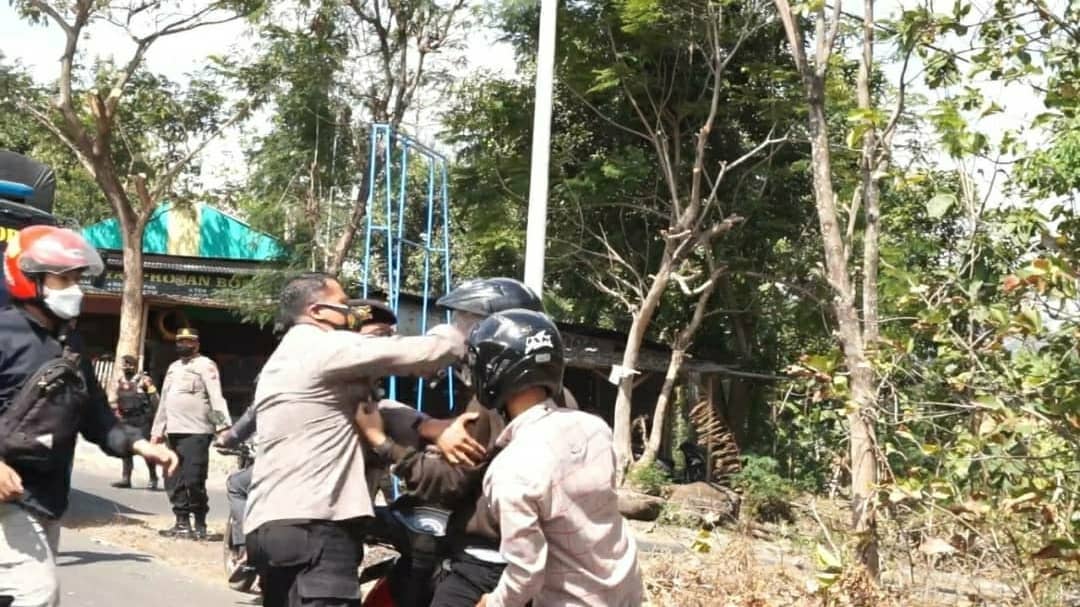 Sebelumnya di Blitar peternak ditangkep, sekarang di Ponorogo ditonjok.