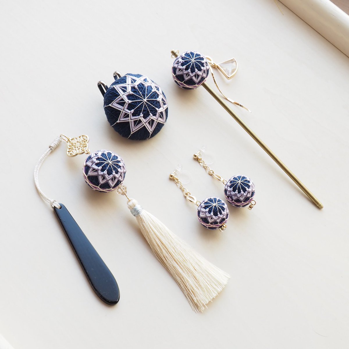 creemaさんの「読みもの」より、こちらの商品を紹介いただきました。和の色に触れていただき嬉しいです。素敵な文章ありがとうございます😊

記事タイトル：気高く咲く、秋の花。
菊の花言葉とおすすめ作品10選
creema.jp/blog/1344/deta…

#ハンドメイド #creema #イヤリング #ピアス ＃色 #和 #伝統色