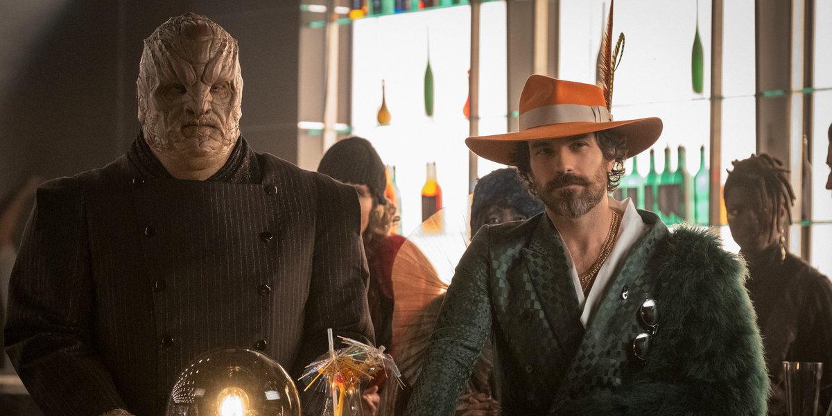 Cristobal Rios o Aramis?
Per una missione in incognito Rios ha dovuto camuffare la sua identità e, con abile gesto del braccio, ha indossato il cappello (con tanto di piume) che vedete nell'immagine.
Un graditissimo omaggio al ruolo di Aramis <3
Credit: The Cinemaholic