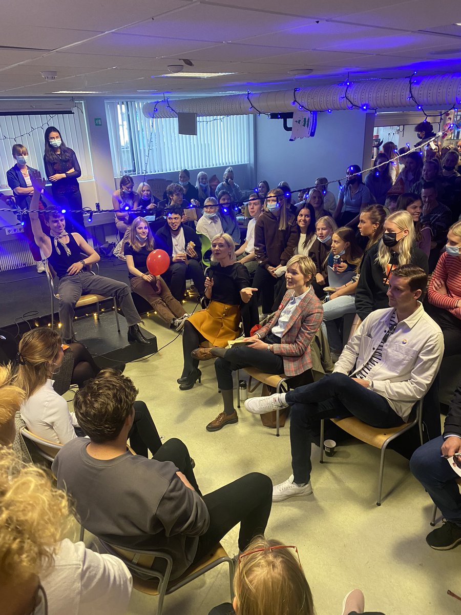 Ég elskaði að vera í MR á sínum tíma og elska enn að koma hingað! Og framundan er uppbygging á MR reitnum, löngu tímabærar endurbætur á frábærum skóla!
<a href="/framsokn/">Framsókn</a>