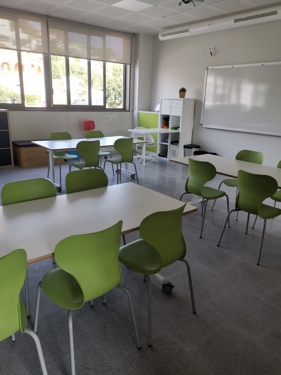 Gran dia per #Sitges. Xq inaugurar l'edifici d'una escola pública sempre és una gran notícia. 16 anys de compromís i lluites incansables. Gràcies comunitat educativa, famílies i diferents consistoris. Hi vam creure, molt, i per fi el somni de l' <a href="/AgnesdeSitges/">Agnès de Sitges</a> s'ha fet realitat!