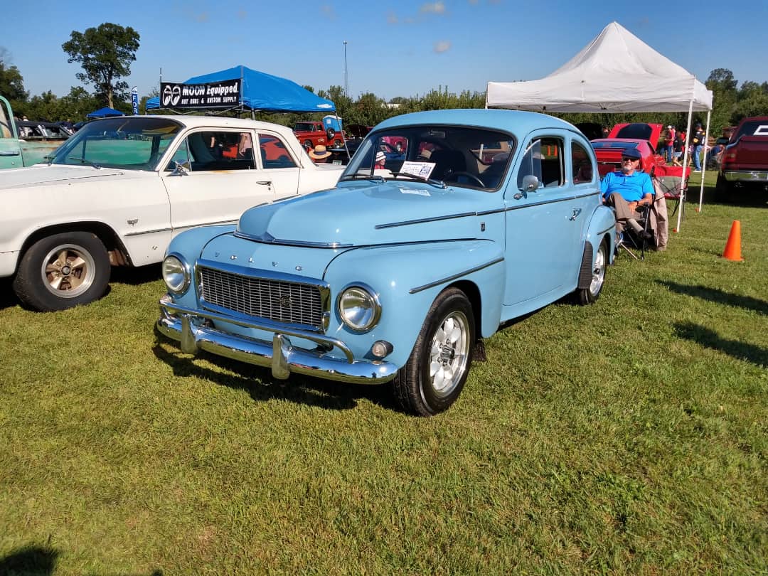 ddk56vw's tweet photo. Volvo. But it's rounded not square lol https://t.co/GVC3VSnYbj