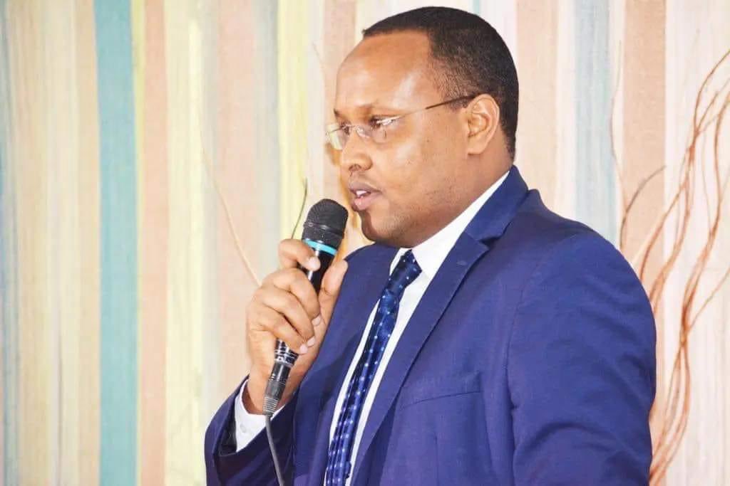 daaudabdi1's tweet photo. Hambalyo wasiir @AbdullahiMNOR 
Waxaan kuu duceyneynaa In ilahay kugu asturo ummadu waa daalantahaye inta yar oo kuu hartay uga faaiidey dadka insha allah 
Xildhibaan soo matalay dadkii soo doortay waraaradane inaa sifiican u matalee waan dareemeynaa https://t.co/r1rOJDSBAF