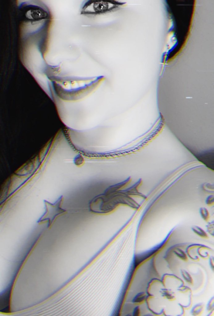 Einen schönen Donnerstag euch ♥️
#blackandwhite #camgirl #webcam #tattoos #sunnyday