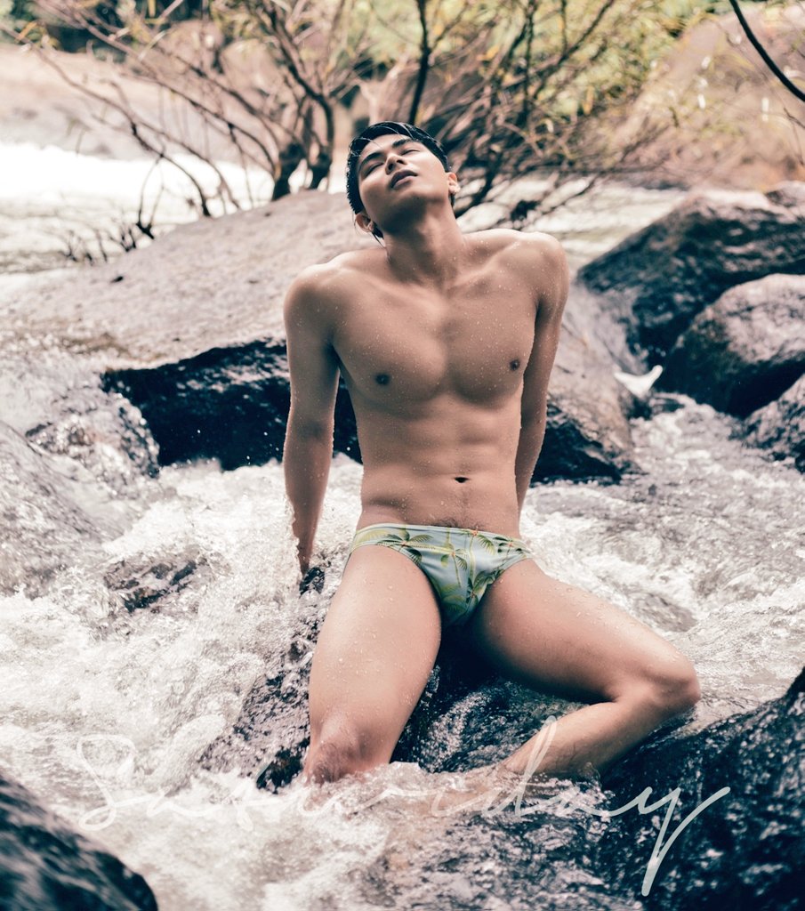 หลงระเริงไปกับสายน้ำที่...ไหล
Download e-photobook
(Man Narin)
bit.ly/3zYB4yM
#saturdayonmag  #man
#หลง #sexycuteboy #รีล่า