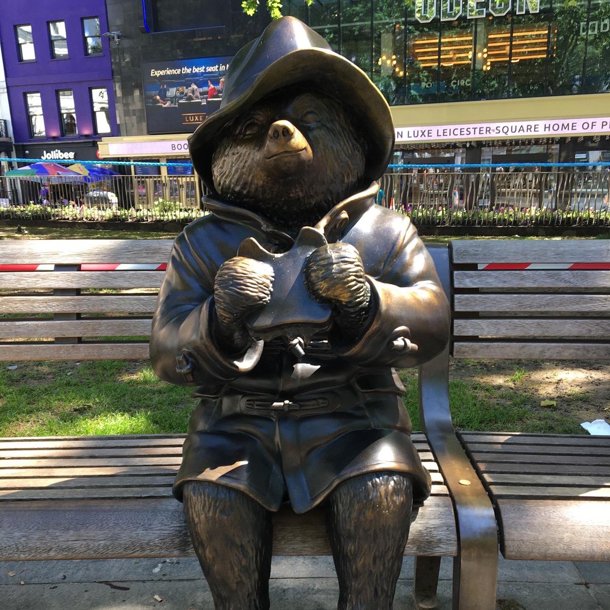 9hertfordstreet's tweet photo. Have you completed Leicester Square's Scenes in the Square trail? There are nine statues of screen icons to spot!

#scenesinthesquare #leicestersquare #mayfair #staycation #staycationuk #ukbreak #ukholiday #londonbreak #luxuryaccommodation #luxuryapartmentslondon https://t.co/c9EJQhZ2vC