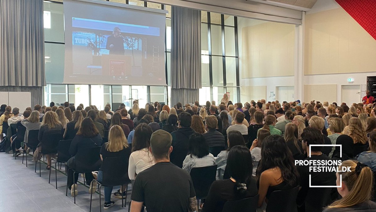 uc_syd's tweet photo. - @uc_syd er ikke bare en uddannelsesinstitution. Vi er væsentlig aktør i hele Syd- og Sønderjylland. 

Så lød det fra @stephanie_lose, da hun sammen med @AvonOettingen og @Jesper_Pet sparkede Danmarks første #professionsfestival i gang 👏 https://t.co/6RaQ0N9gAA
