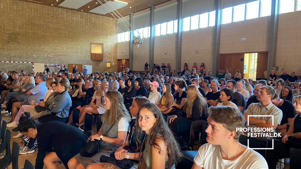 uc_syd's tweet photo. - @uc_syd er ikke bare en uddannelsesinstitution. Vi er væsentlig aktør i hele Syd- og Sønderjylland. 

Så lød det fra @stephanie_lose, da hun sammen med @AvonOettingen og @Jesper_Pet sparkede Danmarks første #professionsfestival i gang 👏 https://t.co/6RaQ0N9gAA