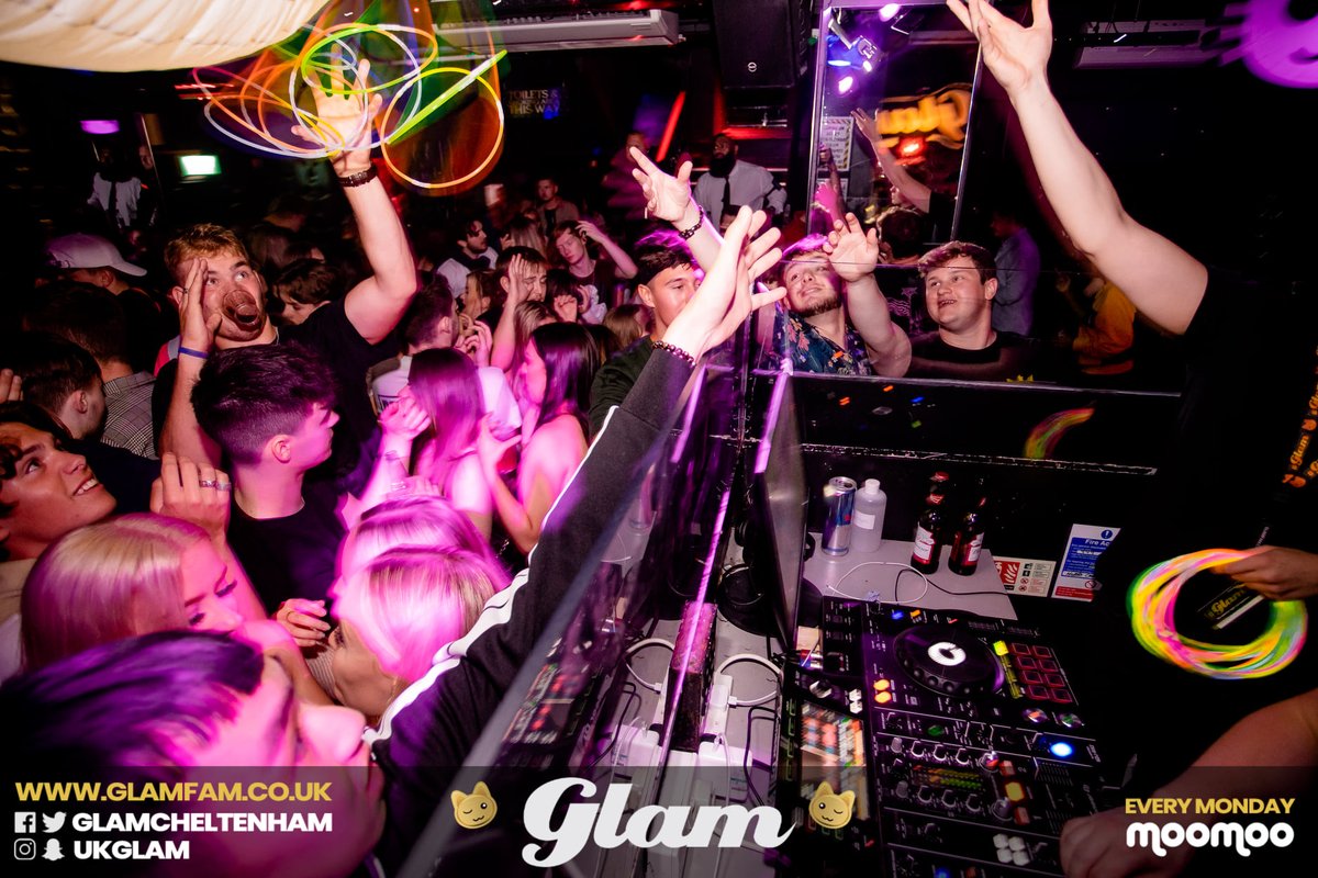 That's what we call multitasking😂 

What kind of power is that?👀

#Glam #Monday