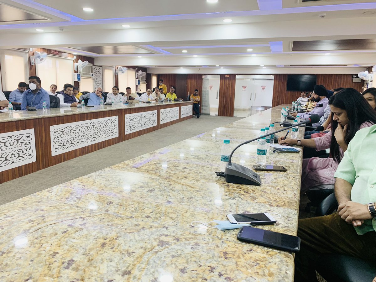 CAITIndia's tweet photo. In a massive show of unity at a meeting held at Delhi today,
100 top Indian trade leaders have unanimously decided to launch a comprehensive nationwide agitation “Halla- Bol”from 15th Sep- 15 Oct” against the law violating #ecommerce multinationals. @ANI @PTI_News @ians_india 🇮🇳 https://t.co/J1PS4vpUEG