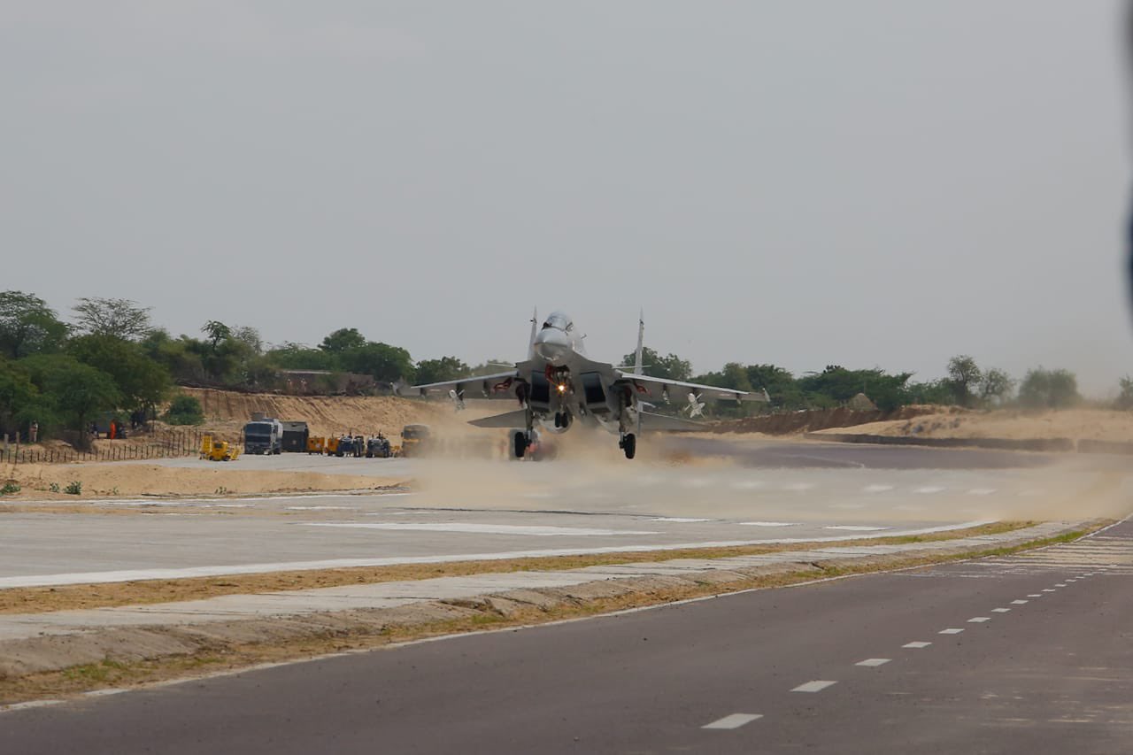 Su-30MKI emergency landing