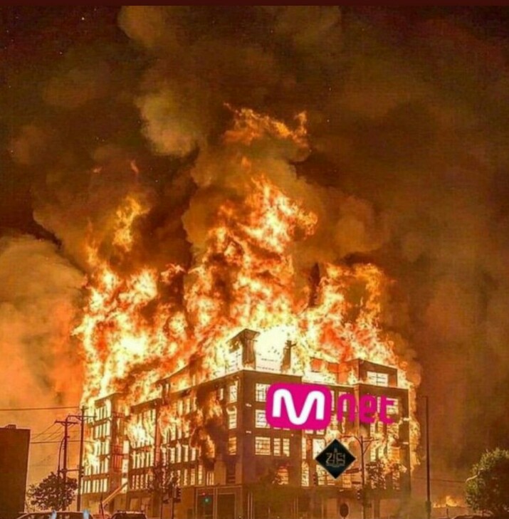 jxkezwa's tweet photo. iyuh bgt gaseh orang kek gini menjijikan sekali😛😛
#MNETDisrespectAdzan https://t.co/DEvPHZWbX7