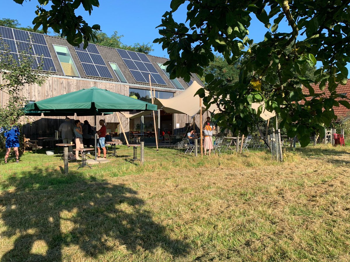 Er is een enorme belangstelling voor maatschappelijke #voedselbossen Gisteren heeft #WarkHouse samen met de <a href="/WUR/">Wageningen U&R</a> voor het <a href="/natuurmakers/">natuurmakers</a> programma van <a href="/provgelderland/">Provincie Gelderland</a> de eerste conferentie gehouden op Landgoed Grootstal. Ook in @8RHK_  worden ze voorbereid! linkedin.com/feed/update/ur…