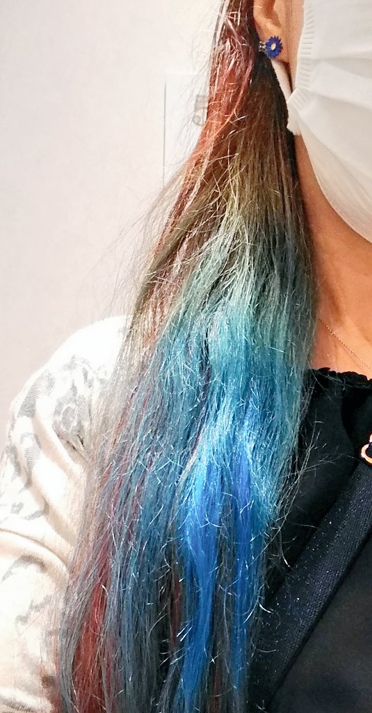 今髪の毛のインナーカラーが青のグラデーションなんだけど、東京ガスのパッチョに似てることに気づいた(笑) 