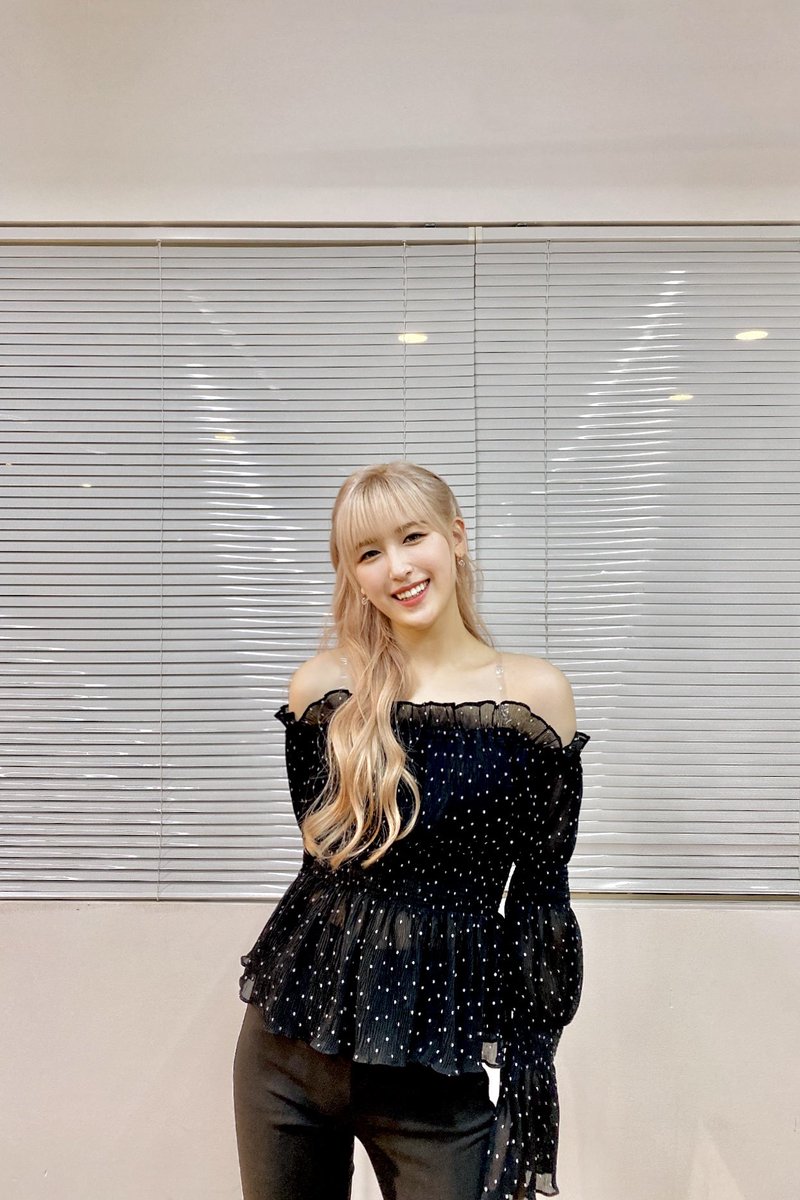 official_skyle's tweet photo. [#우정] 

여러분의 영원한 친구 우정입니다 ~🍀

여러부운 오늘 저녁은 뭐 먹을 거예요 ~?? 
맛있는 밥 먹구 후식으로 배0킨라빈스31 아이스크림 어때요~~~~
저는 사빠딸이랑 초나숲 조아해요 !!💗
근데 초나숲이 단종돼서...😭😭

다들 무슨 맛 좋아해요~?? 
민초파 vs 반민초파 😳 https://t.co/JgE16sqpyC