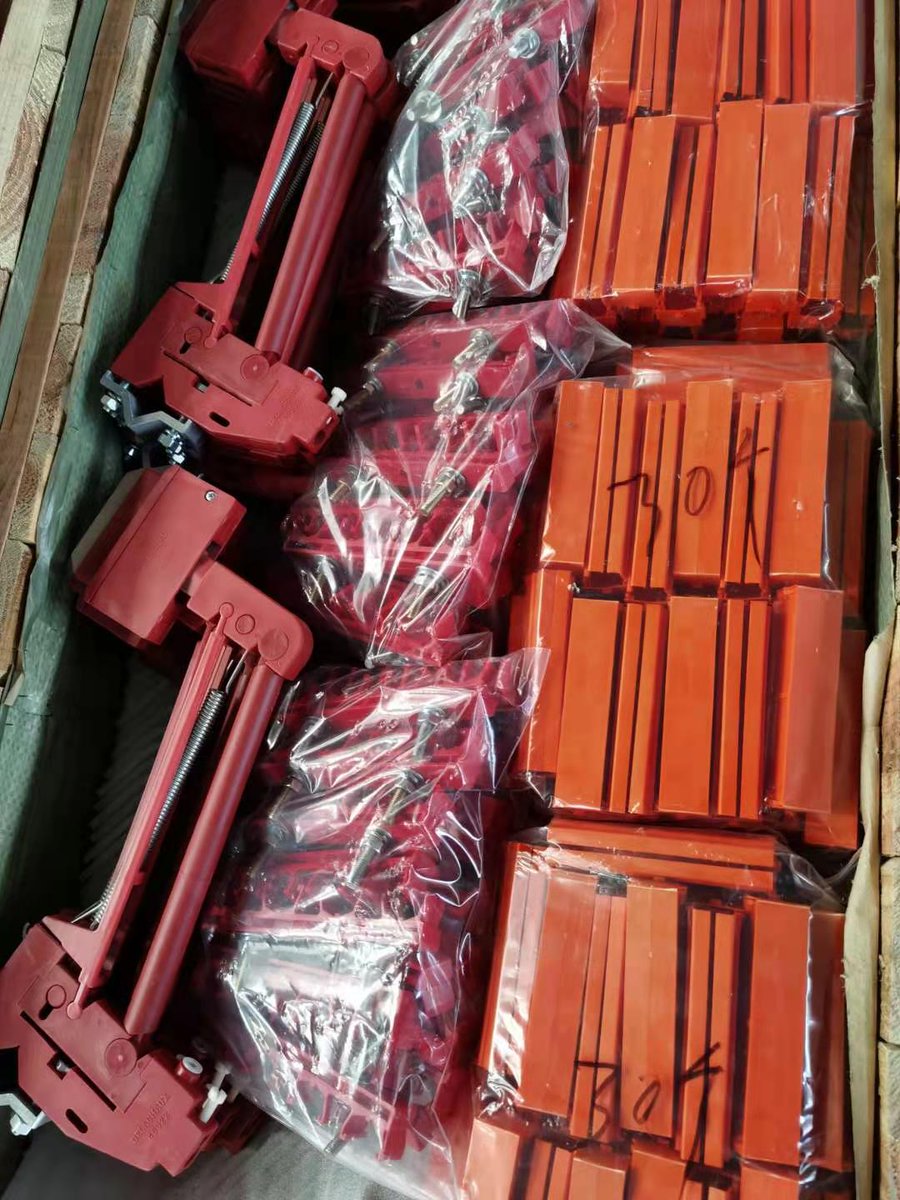 MC_Conductorbar's tweet photo. 125A Galvanized steel conductor bar prepared to delivery #125abusbar #conductorbar #currentcollector https://t.co/CDOI12oWst
