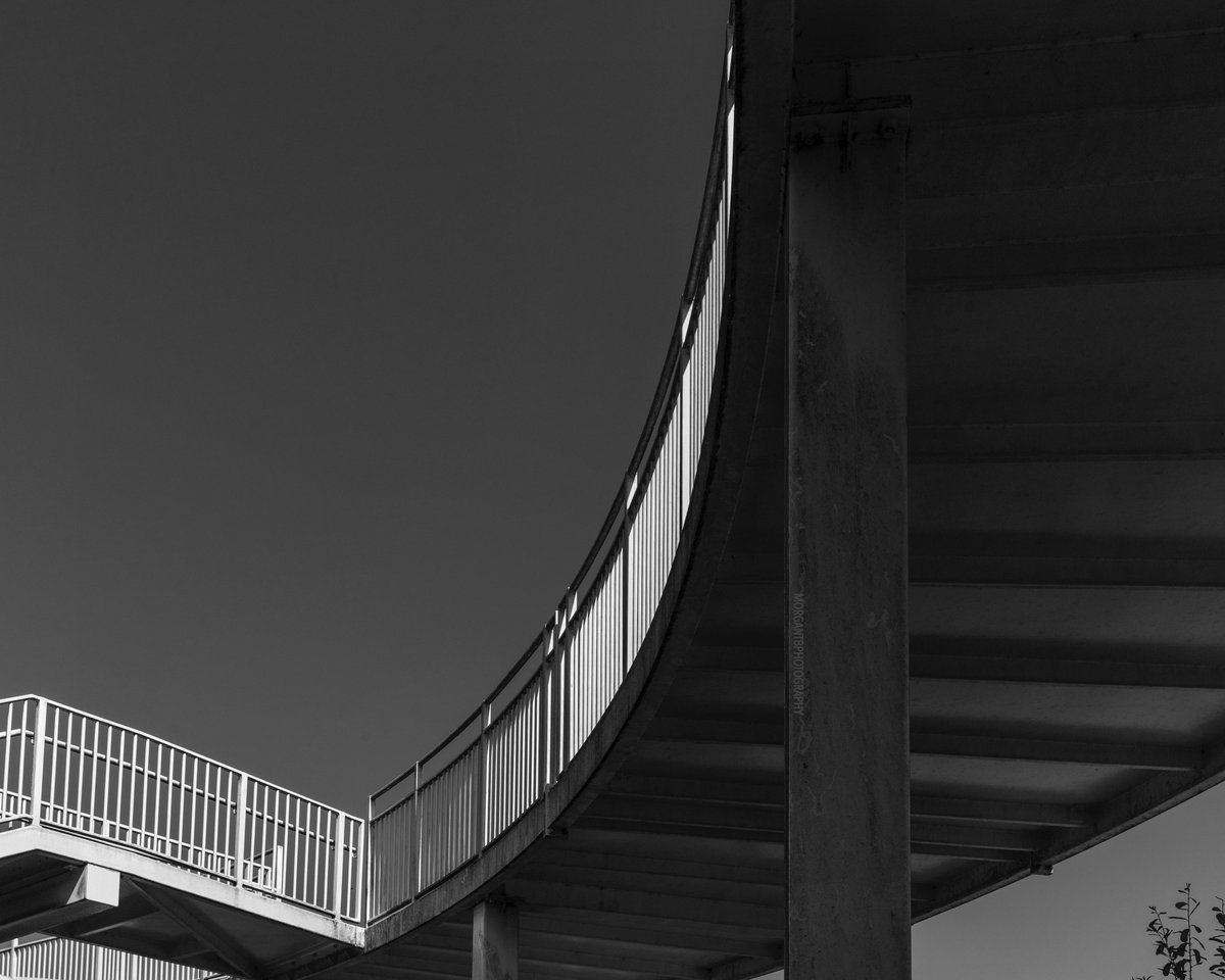 #urbandetails #mundaaang #emptyplaces #emptyplacesmag #contemporaryphoto #fromthestreetswithlove #subjectivelyobjective #thezonezine #landscape #landscapephotography #blackandwhite #blackandwhitephotography #bridge #abstract #abstractphotography #geometricphotography