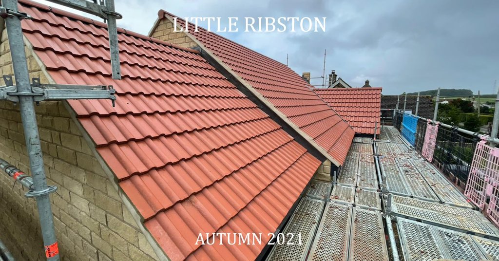 Roofing complete on plot 1 complimenting the local area and surrounding houses beautifully.

DM us to register your interest in our upcoming developments! 

.
.
.
#loxleyhomes #homedesign #newhome #home #househunting #property #forsale #love #newbuild #love #newbuildjourney