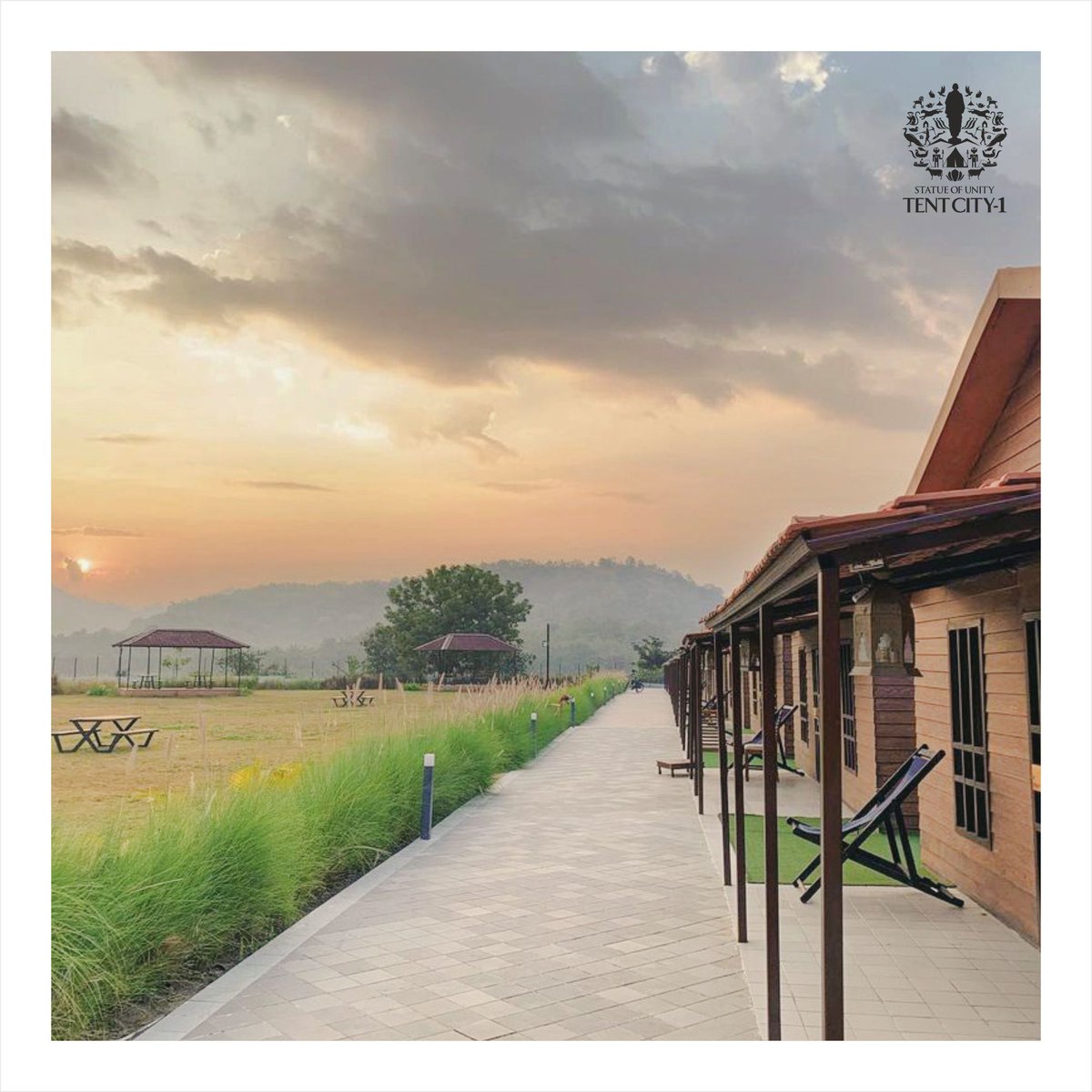 SOUTentCity's tweet photo. The scenic beauty in this image is more alluring than it appears.
#MyUnityMoment captured where #luxury meets #nature.
Visit https://t.co/n75O28LwfG to know more.
#NaturePhotography #statueofunity #StatueOfUnityTentCity1 #tentcitynarmada #gujarat #gujarttourism #dekhoapnadesh https://t.co/vfDumaAeao