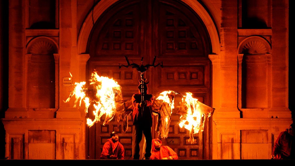 LesBorgesTV's tweet photo. VÍDEO II Els #diables tornen a #lesBorges per #FestaMajor amb un espectacle estàtic i adaptat a les restriccions. #correfoc #FMBorges
https://t.co/mCrUzF2ypG https://t.co/jX5rjqjRiq