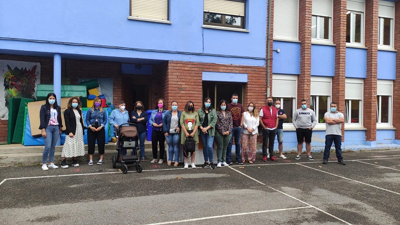 El alumnado de La Regla (CRA Santana) de Cangas del Narcea no empieza las clases. Así lo han decidido  las familias. Piden que se solucionen los problemas de transporte. Dos alumnos no tienen  y, para otros, un mismo bus hace varias rutas. Más info a las 14:00, en <a href="/TPAnoticias/">TPA Noticias</a>