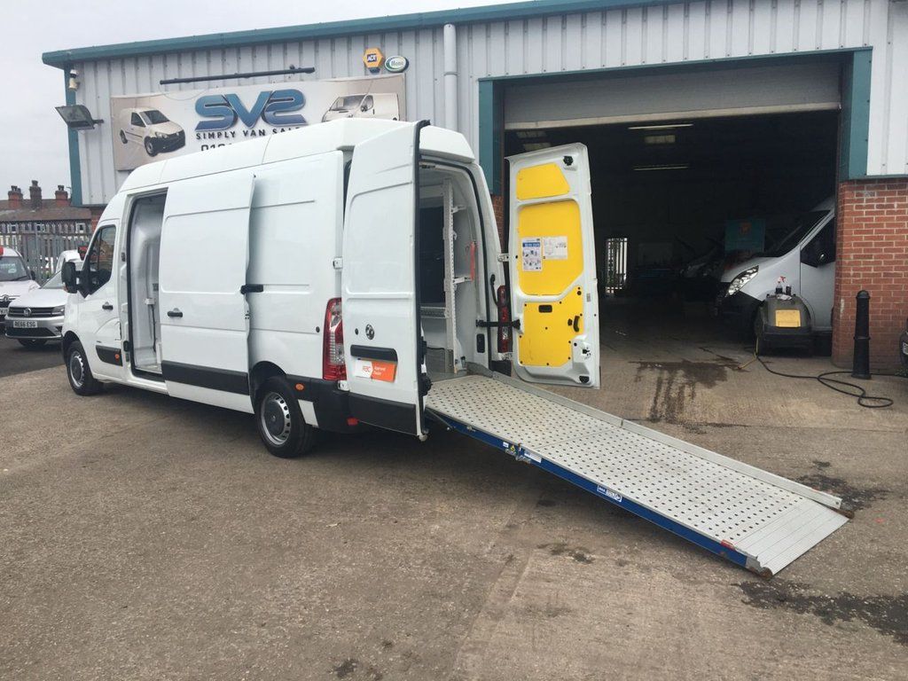 SimplyVanSales's tweet photo. Trade Focus!! Calling all couriers, delivery drivers, motorbike couriers, landscapers, gardeners VAUXHALL MOVANO F3500 L3H3 LWB EXTRA HIGH ROOF A/C SAT NAV RAMP &amp; ELEC WINCH https://t.co/CQcCaeMdH5 #manchester #vansales #vauxhall #couriers #delivery #landscaping #gardening https://t.co/WDdust6CVF
