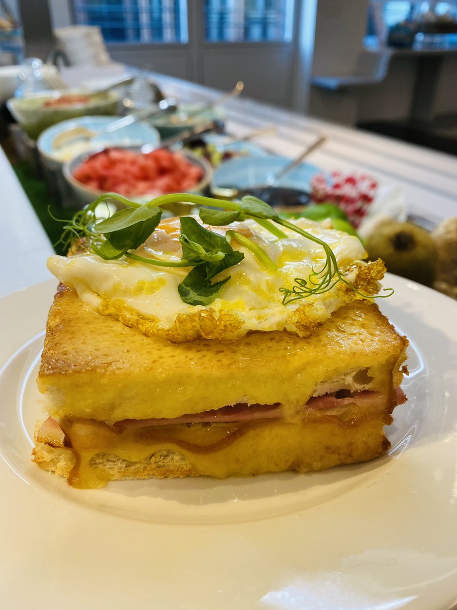 OleksiyB's tweet photo. Breakfast time 🍳 👑👌@TheForumSEB @VacherinLondon @chandco #breakfast #BreakfastWasFantastic #BreakfastClub #breakfastisking #foodie https://t.co/peHAEbJrXb
