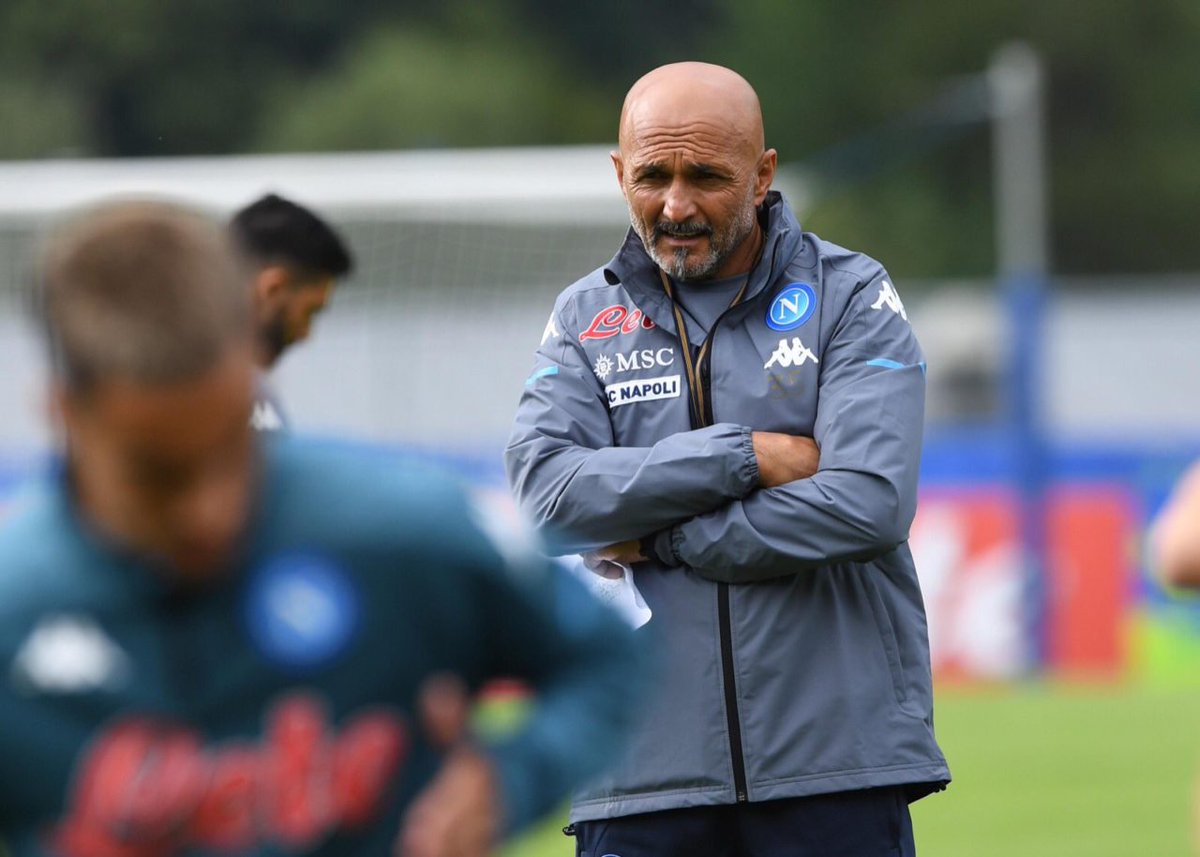 SoyCalcio_'s tweet photo. 🔵 Luciano Spalletti está muy contento con el fichaje de Zambo Anguissa y estudia cambiar al 4-2-3-1 para darle entrada junto a Fabián Ruiz. 

Recordemos que Lobotka y Zielinski son bajas casi seguras para el partido vs Juventus.

[La Repubblica] https://t.co/F6unSzcZcl