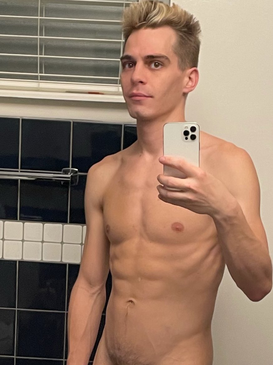 Daily yoga has been paying off 👌🏻💯 https://t.co/TtKluasCzI