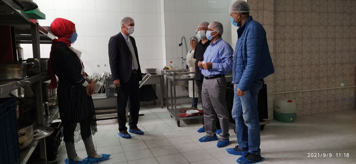 Taşımalı eğitim öğrencilerimize öğlen yemeği uygulamamız başladı. 
İlçe Milli Eğitim Müdürümüz Zekeriya Artar yemek üretiminin yapıldığı  <a href="/Selimpasaimkbm1/">Selimpaşa Borsa İstanbul Turizm MTAL</a>  ’da yerinde incelemelerde bulundu.
<a href="/tcmeb/">Millî Eğitim Bakanlığı</a> <a href="/istanbulilmem/">İstanbul İl Millî Eğitim Müdürlüğü</a> <a href="/memleventyazici/">Levent Yazıcı</a> <a href="/ArtarZeki/">Zekeriya Artar</a>