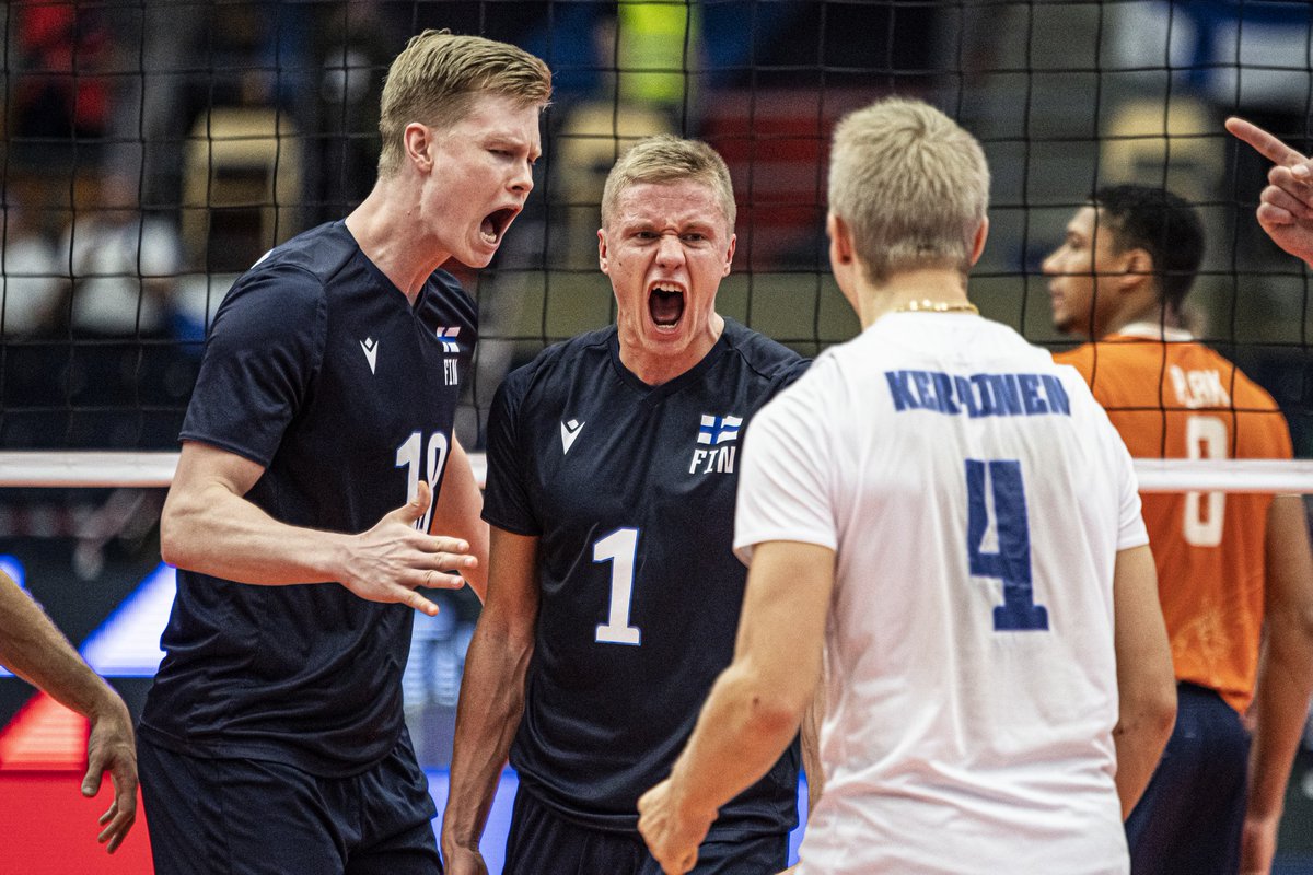 Veljekset kiittävät kaikkia faneja tuesta ja kannustuksesta Hakametsässä ja kotikatsomoissa🙌

Hakametsässä roihusi lentopalloliekki , joka vain vahvistuu. Kiitos Uskomattomasta tunnelmasta, jonka loitte peleihin🔥🇫🇮

KIITOS!💙

#Veljekset #EuroVolleyM #lentopallo