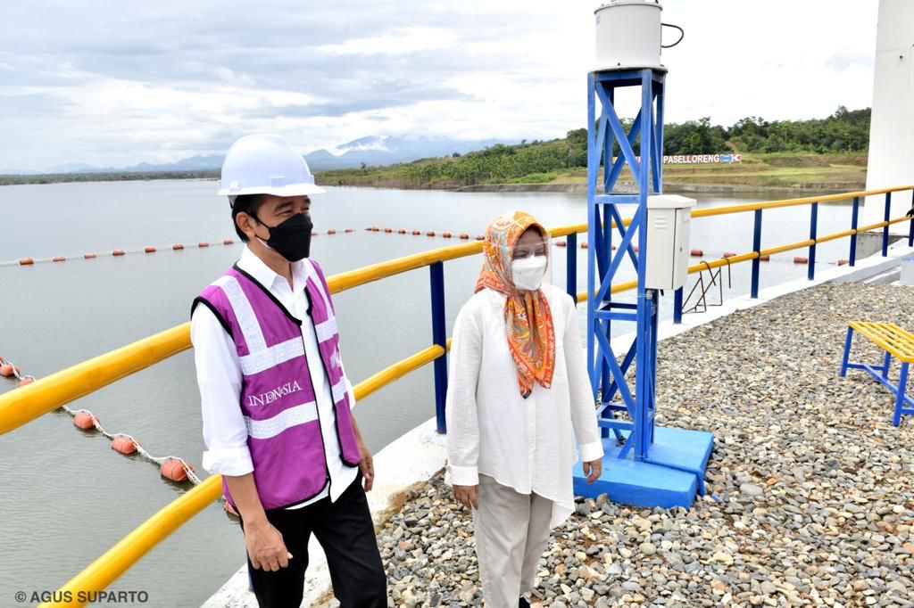 Bendungan Paselloreng di Kab. Wajo, Sulawesi Selatan, mulai dibangun tahun 2015, dan menelan biaya Rp771 miliar. Hari ini, Bendungan Paselloreng yang telah dilengkapi dengan Bendung Irigasi Gilireng saya resmikan, yang akan mendukung Sulsel sebagai lumbung pangan nasional.